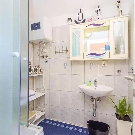 Nives * تروغير