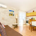 Nives Τρογκίρ