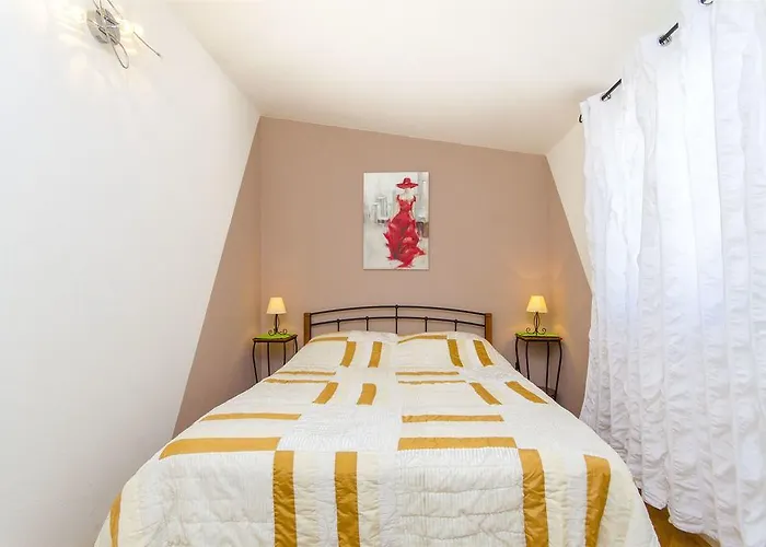 Nives 公寓 特罗吉尔